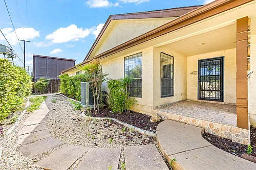 5801 Royal Ridge Dr Photo 1