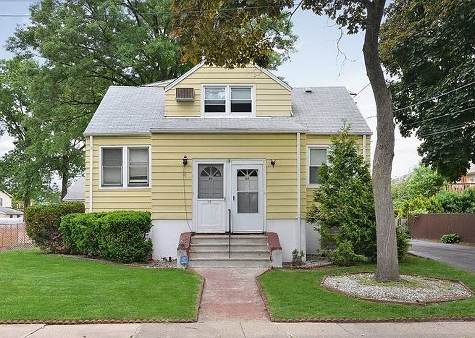 2nd image of 90 Kaufman Ave #1