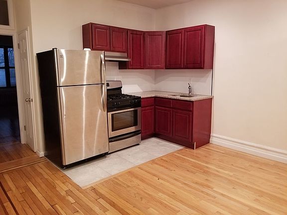 2nd image of 520 Lincoln Pl APT 1A
