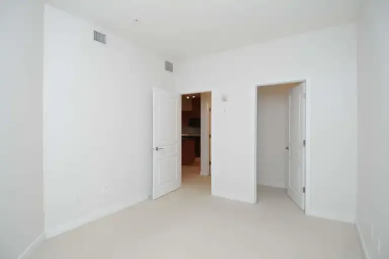 10333 112th St NW #513 — Photo 4