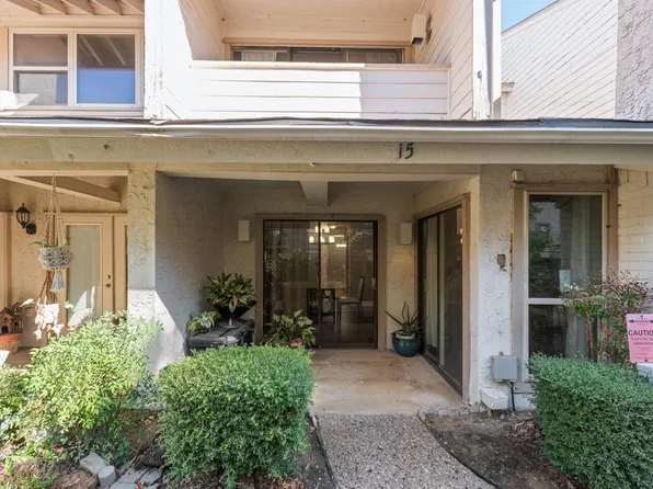 15 Oakbrook Dr, Lewisville, TX 75057