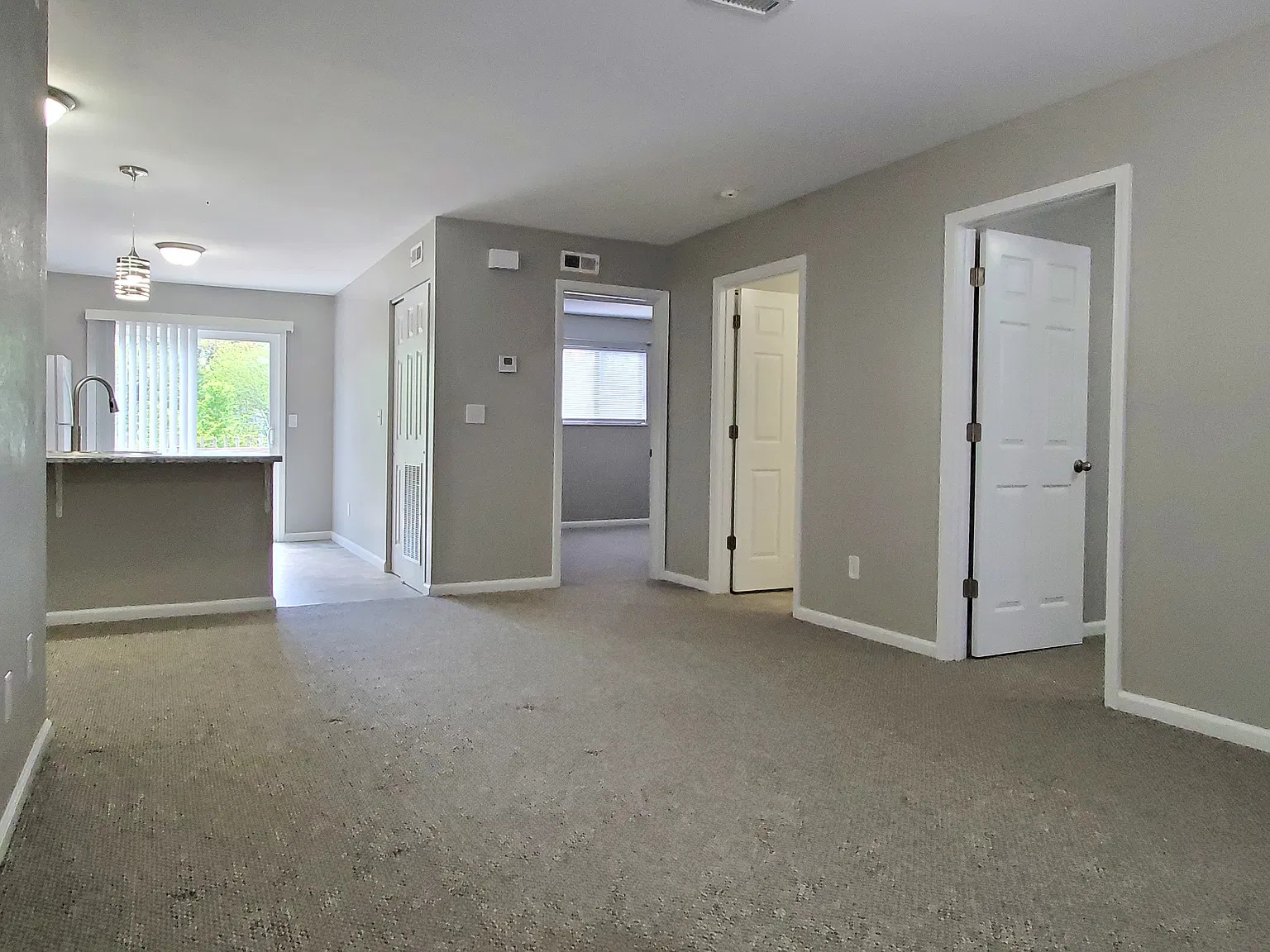 2 bed, 760 sqft, $975 — Photo 2