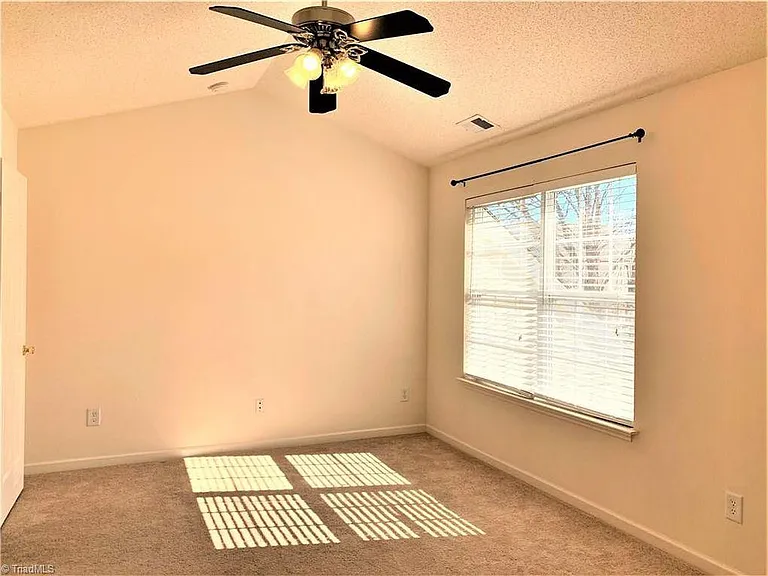 435 Luzelle Dr #435 — Photo 17