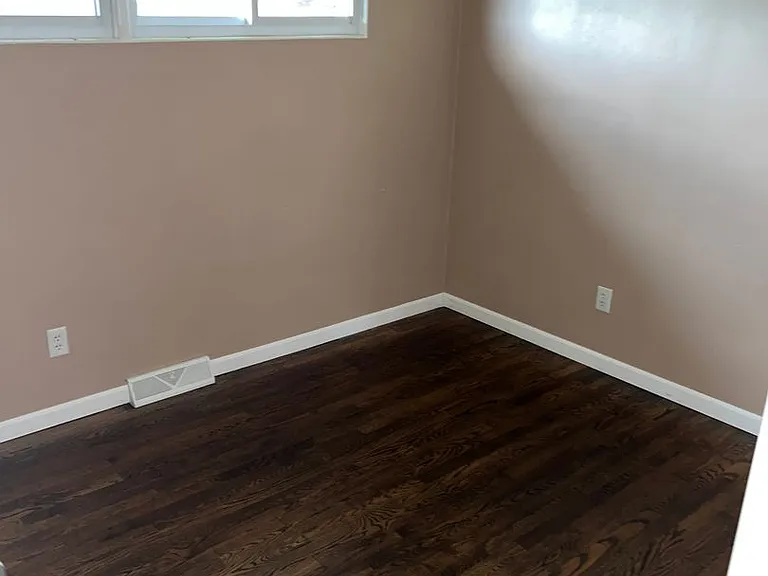 916 Hornick St — Photo 15