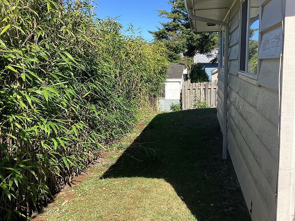 1st image of 525 NE 8th St