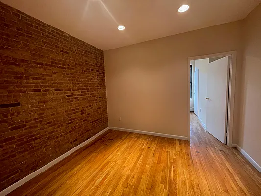 Rented by SAFEGUARD REALTY PARTNERS LLC | media 15