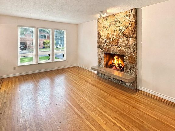 2nd image of 10760 Seamount Rd