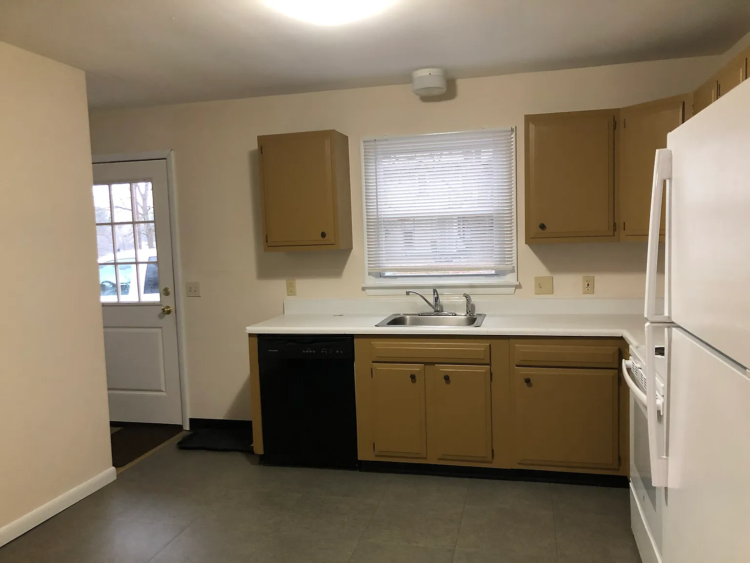 2 bed, 1000 sqft, $1,100 — Photo 4