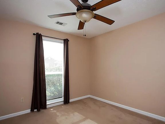 4th image of 7064 Stoneybrook Dr