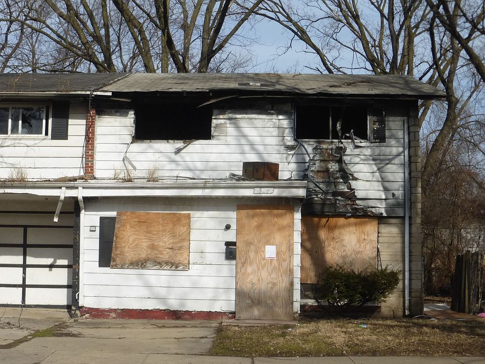 1st image of 526 W 136th Pl