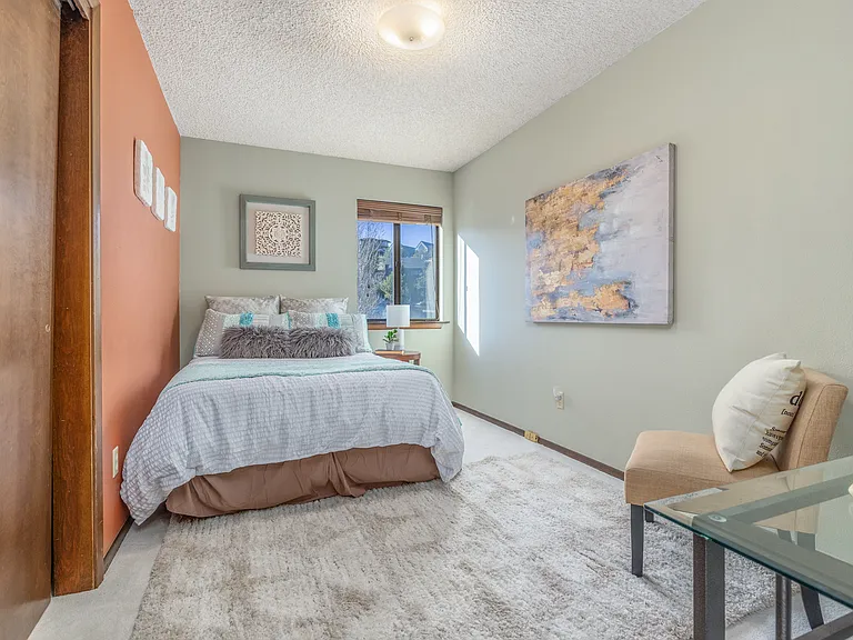 2228 E Roanoke Dr — Photo 29