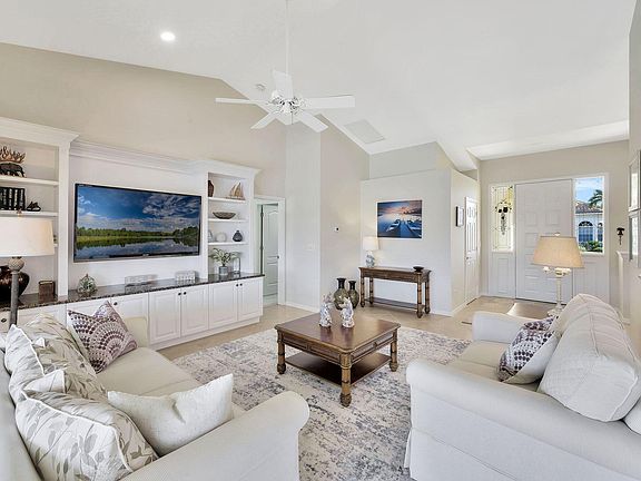 5th image of 324 Capistrano Ct