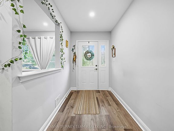 3rd image of 118 Rossland Rd W
