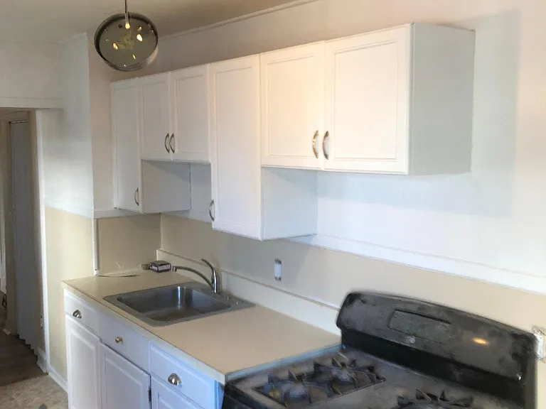 1043 Powell St — Photo 4