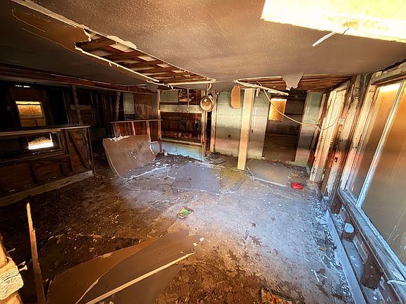 4th image of 3250 Elm Dr