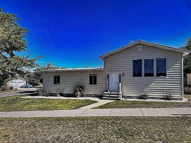 1st image of 901 Tulip St