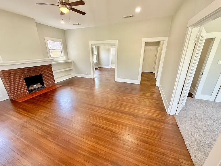 1201 E Lamar St — Photo 3