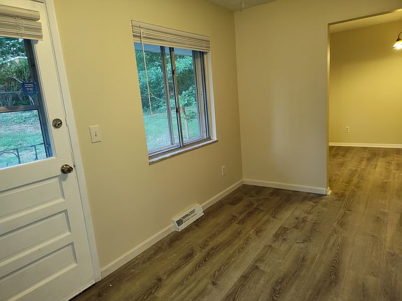 4th image of 5860 Pameleen Ct