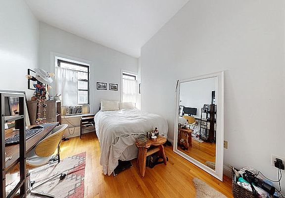 5th image of 127 W 72nd St APT 5F