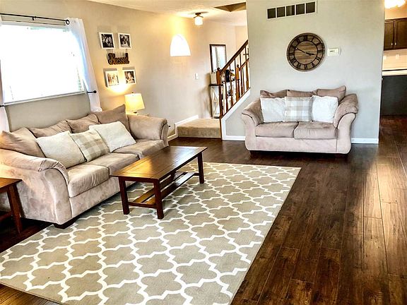 4th image of 1290 Harbor Ct