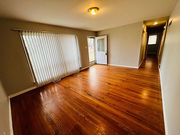 4th image of 430 Versailles Dr