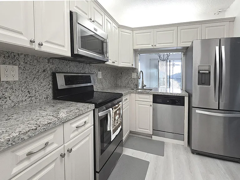3000 NW 42nd Ave #B302 — Photo 2