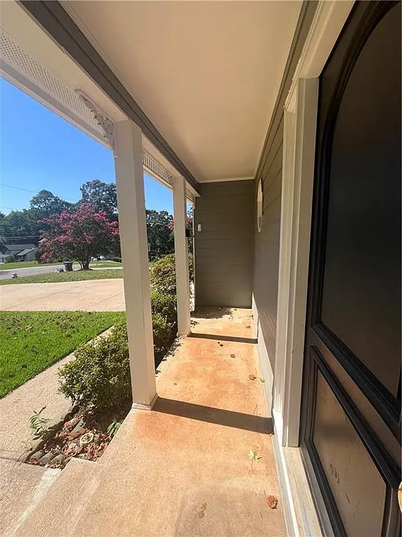 3 bed, 2.5 bath, 1588 sqft, $2,300 — Photo 3