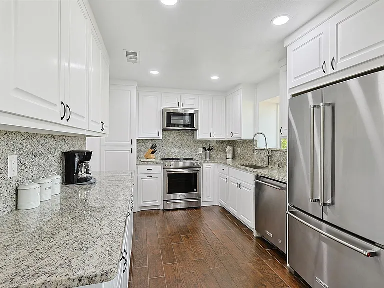 3322 Darby Ln — Photo 29