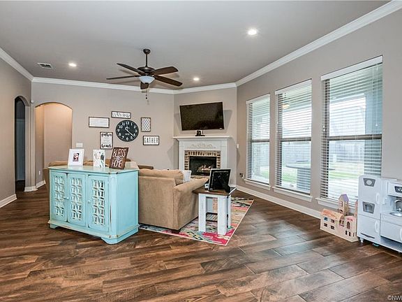 5th image of 738 Fir Wood Ln