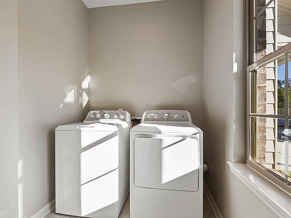 4th image of 8064 Cecil Dr #3
