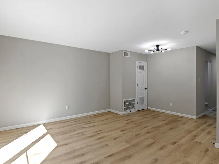 The Riverside Apartment Homes — Photo 5