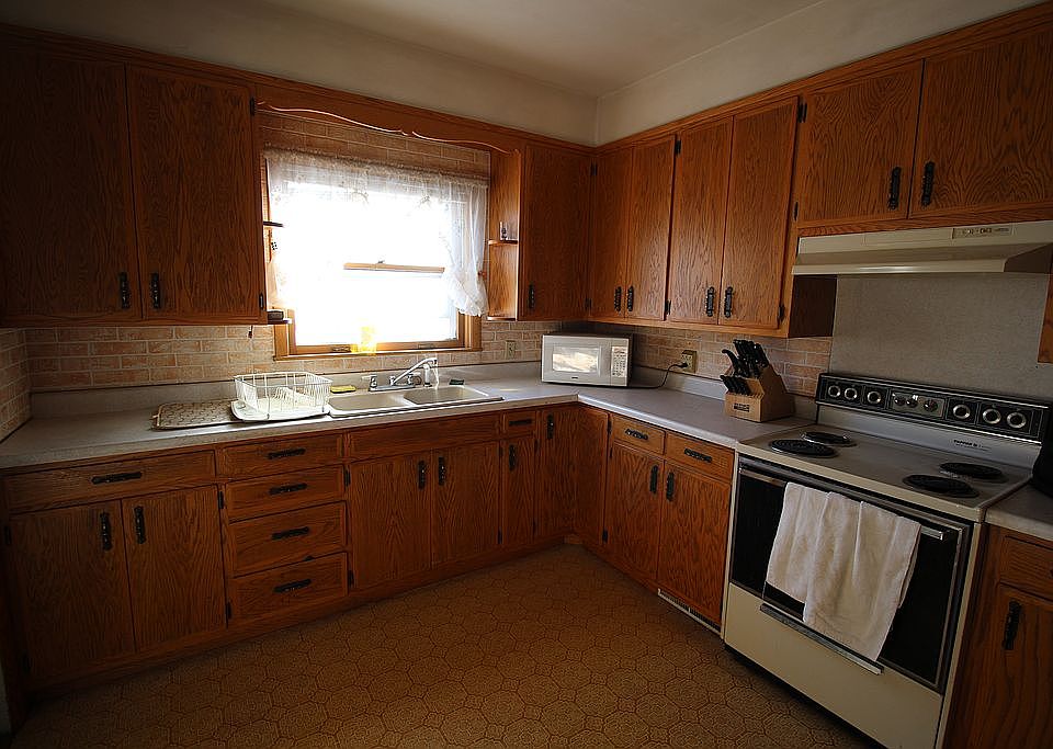 2nd image of 806 N 3rd Ave