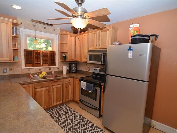 4th image of 3520 McGuire Dr