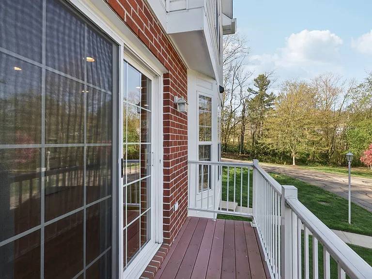 103 Lakeview Ct — Photo 48