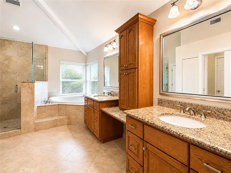 2811 N Roxbury St — Photo 4