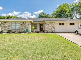 727 Pecan St, Burleson, TX 76028