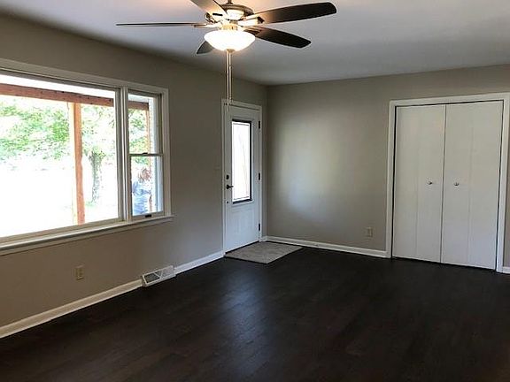 4th image of 5 Carella Dr