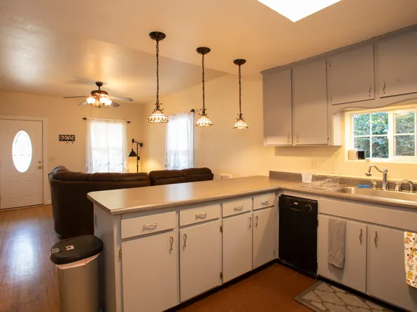 709 Charles St, Santa Rosa, CA 95404