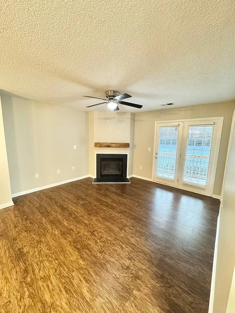 Building Photo - Lakeview Apartments