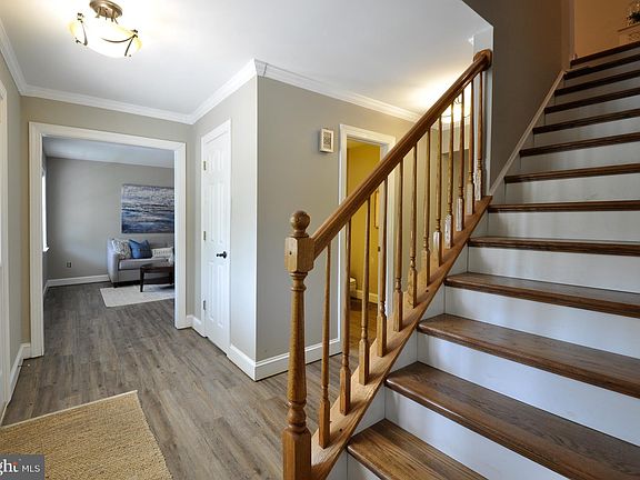 3rd image of 10318 Watford Ln