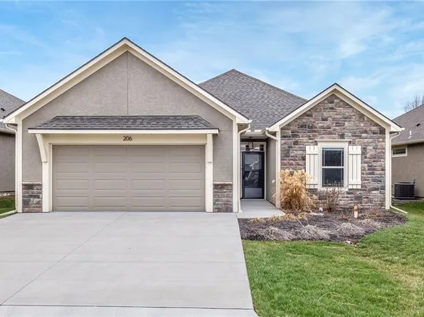 2250 Lake Pointe Dr #206, Lawrence, KS 66047