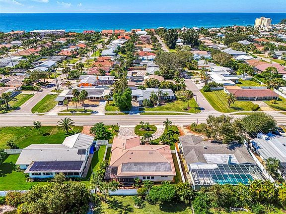 2nd image of 829 Harbor Dr S