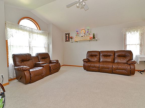 3rd image of 509 Sheffield Dr NE