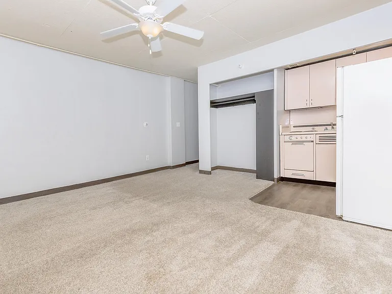 Capitol Hill Apartments — Photo 32
