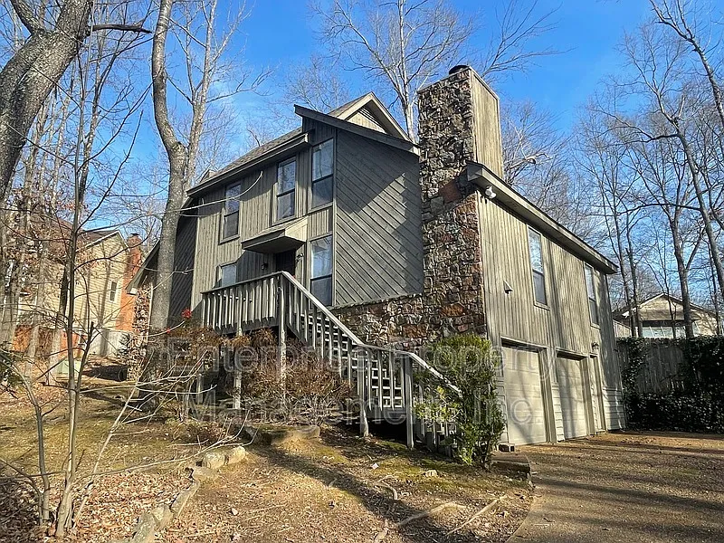 3 bed, 2.0 bath, 2339 sqft, $1,995 — Photo 2