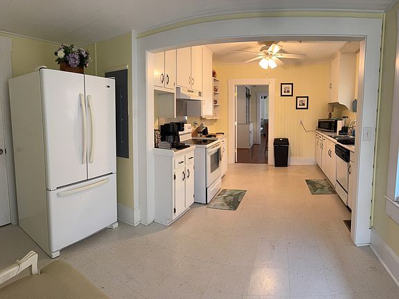 5th image of 212 College Ave S