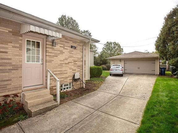 3rd image of 23819 Vincent Dr
