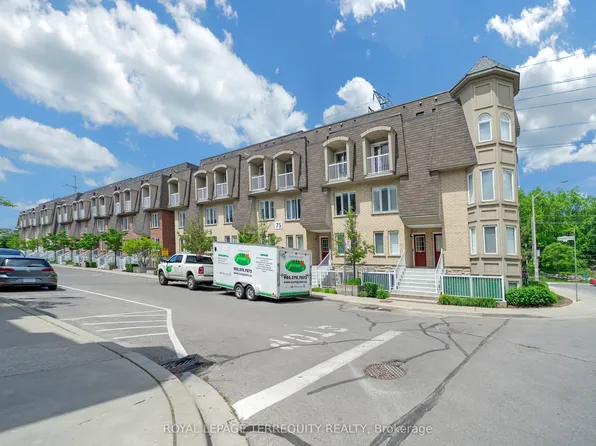 75 Turntable Cres #124, Toronto, ON M6H 4K8