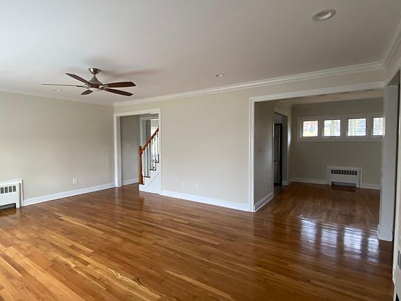 4th image of 28 Aspen Rd