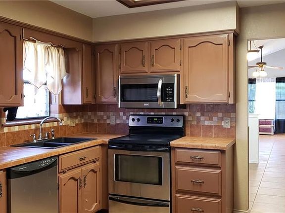 5th image of 2104 Carioca Dr